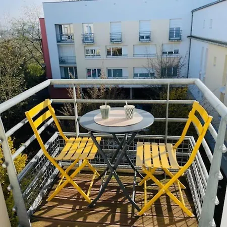 Apartment Proche Tram- Parking Prive - 2 Voyageurs