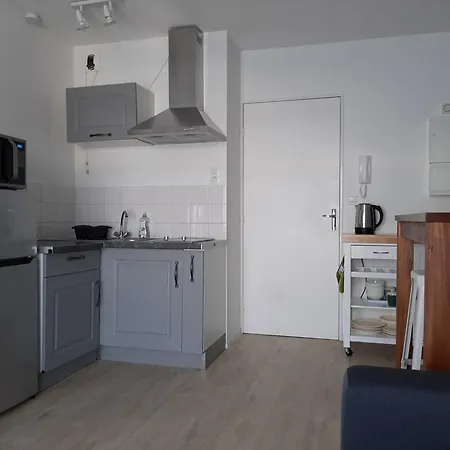 Proche Tram- Parking Prive - 2 Voyageurs