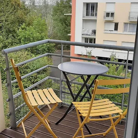 Proche Tram- Parking Prive - 2 Voyageurs *