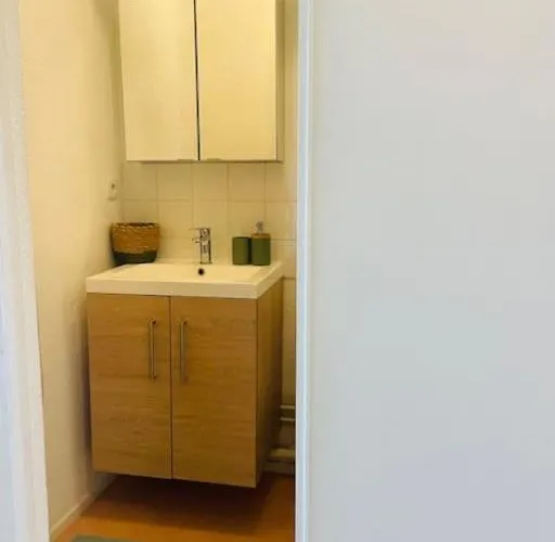 Proche Tram- Parking Prive - 2 Voyageurs *