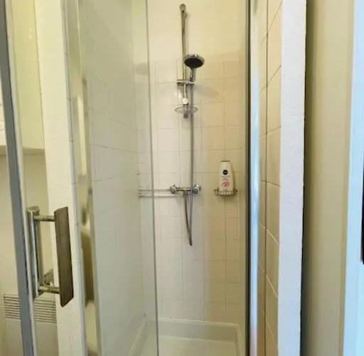 Apartment Proche Tram- Parking Prive - 2 Voyageurs Le Mans