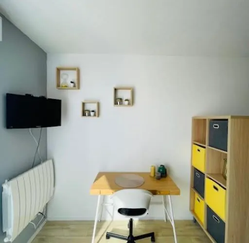 Proche Tram- Parking Prive - 2 Voyageurs