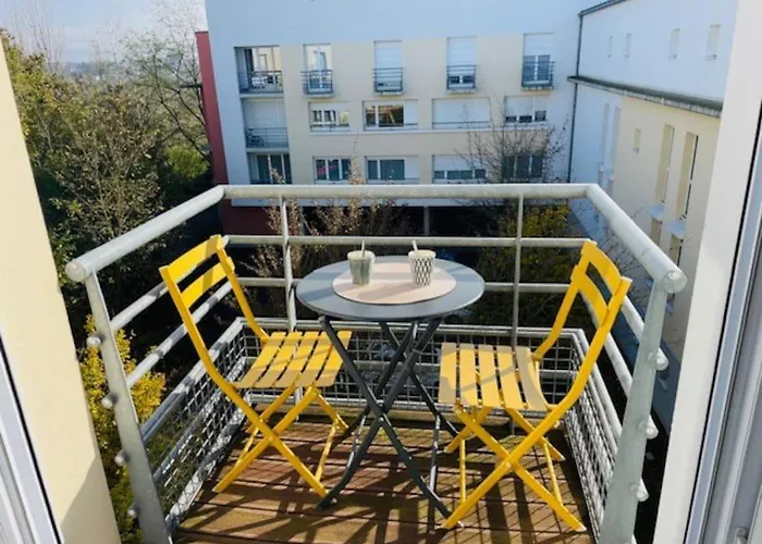 Apartment Proche Tram- Parking Prive - 2 Voyageurs