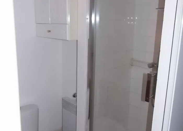 Proche Tram- Parking Prive - 2 Voyageurs Apartment