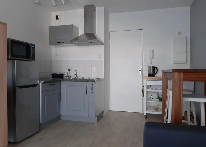 Proche Tram- Parking Prive - 2 Voyageurs