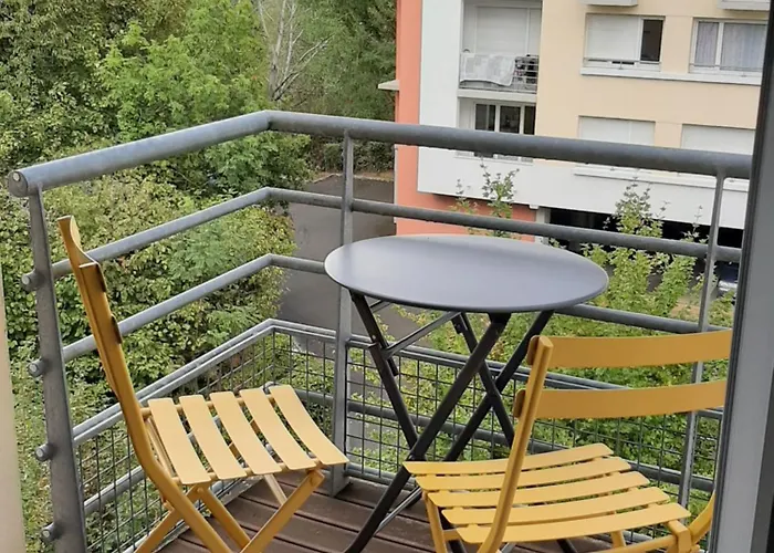 Proche Tram- Parking Prive - 2 Voyageurs *